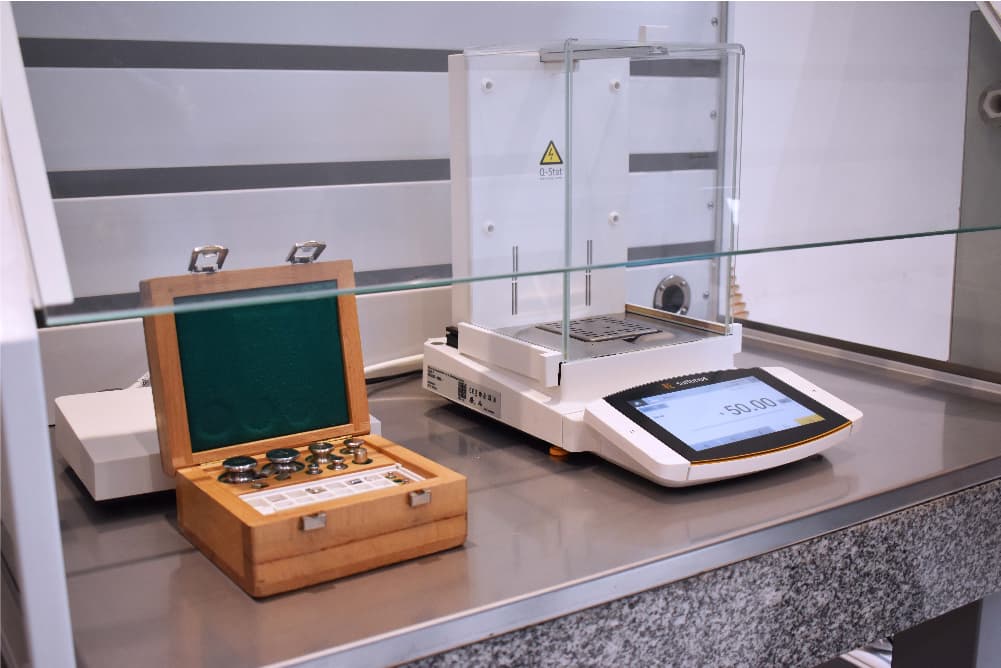 cabina de balanzas para laboratorios, protege al operador y a las muestras